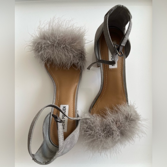 Women’s 🔸Steve Madden🔸 Imelda Grey Feathers 🪶 Sandals - Picture 7 of 15